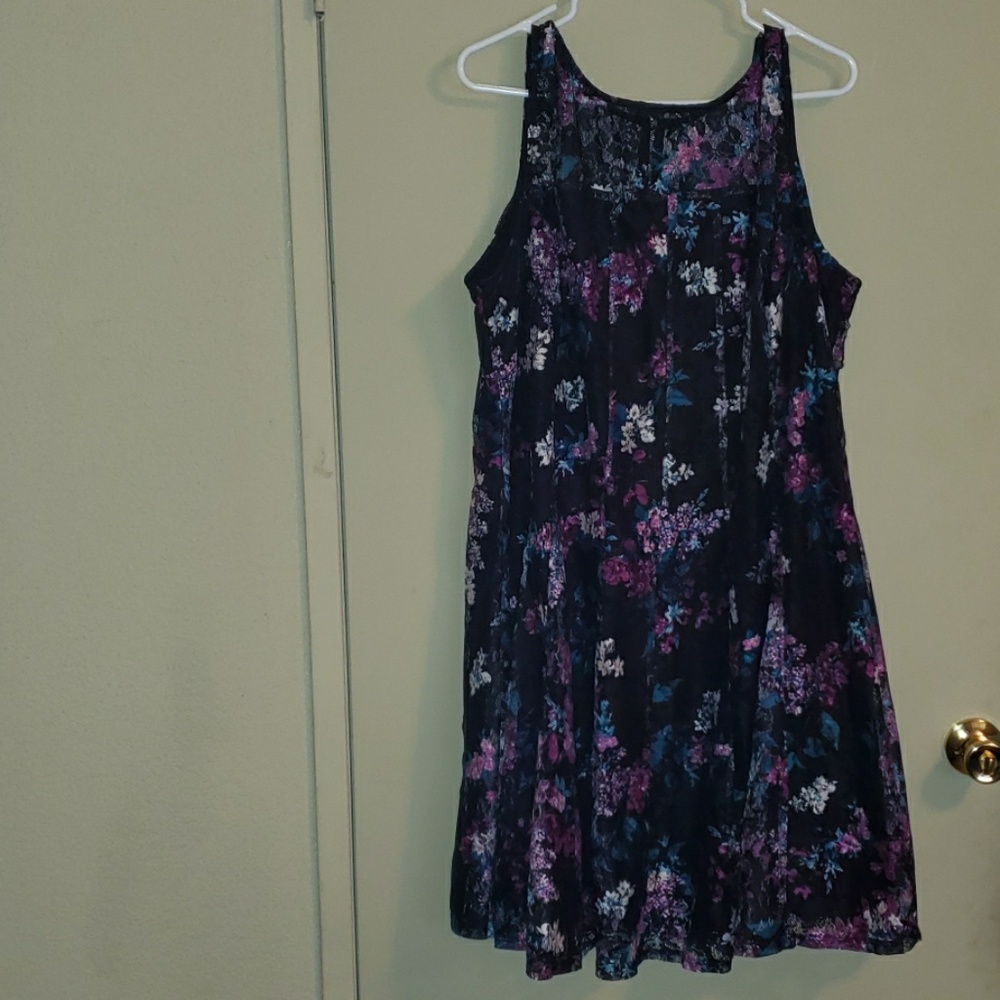 Dress - Picture 2 of 4